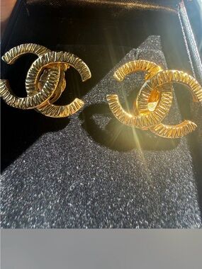 CHANEL Gold Textured Double C Clip-On Earrings - In like NEW condition